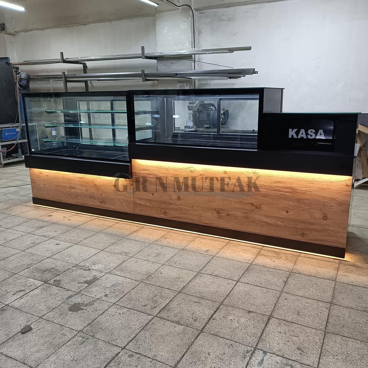 343288546_930510554948776_3627454576779001951_n Pasta ve Çikolata Teşhir Dolabı Ahşap Desenli - Görsel 1