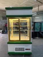 Pasta Teşhir Dolabı Dik Tip Beyaz Yeşil Dekorlu