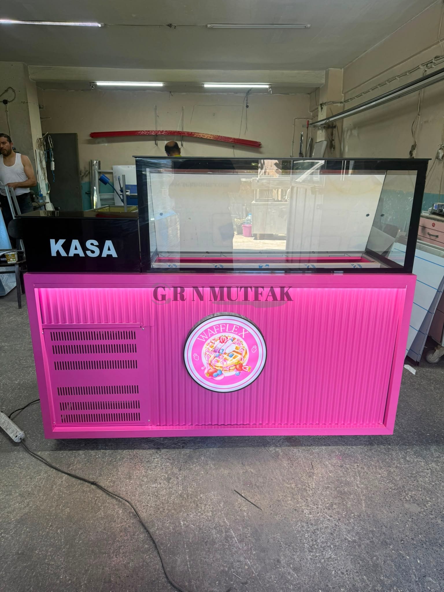 Pembe Waffle Dolabı